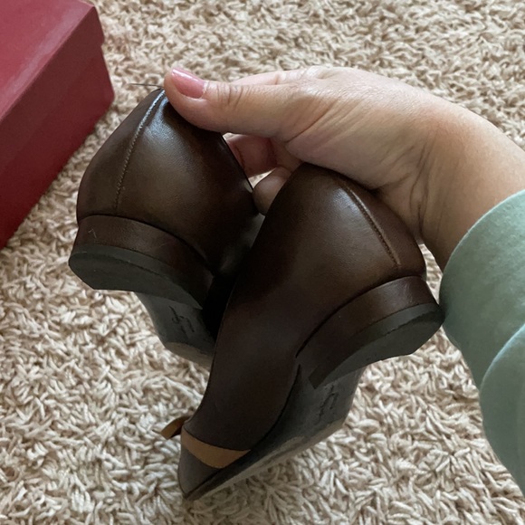 Salvatore Ferragamo leather flats - Picture 5 of 10